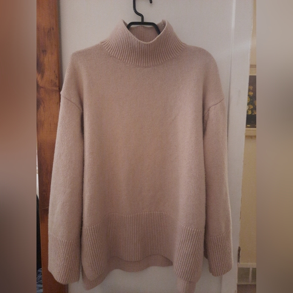 H&M Cream Turtleneck Sweater sz. M - Picture 2 of 8